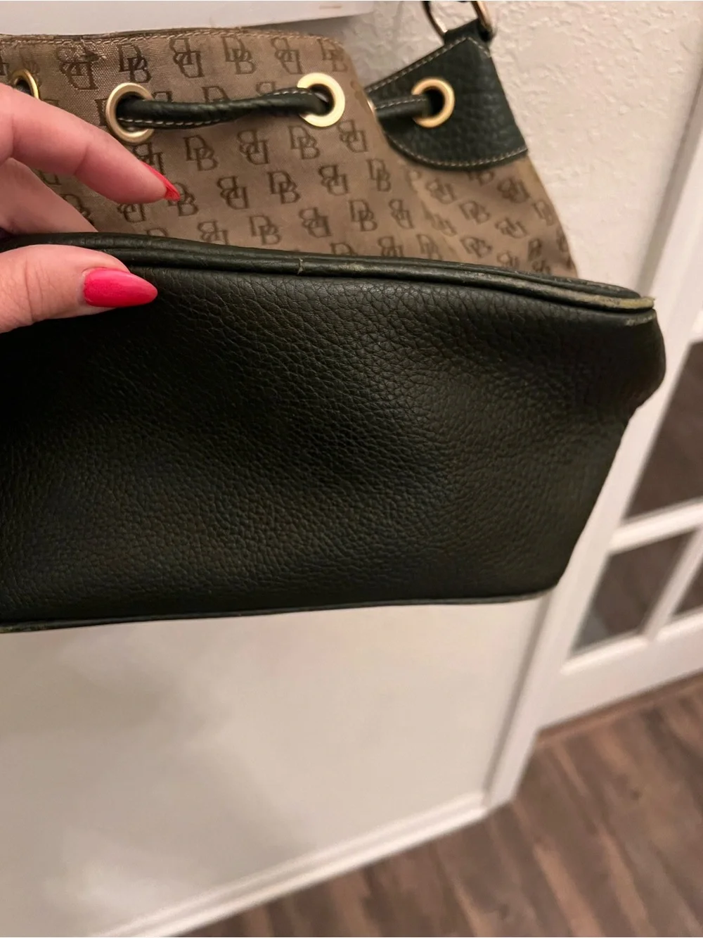 Dooney & Bourke classic vintage